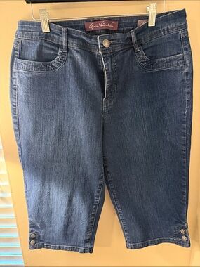 Gloria Vanderbilt Mid-Rise Dark Blue Cropped Denim Capris